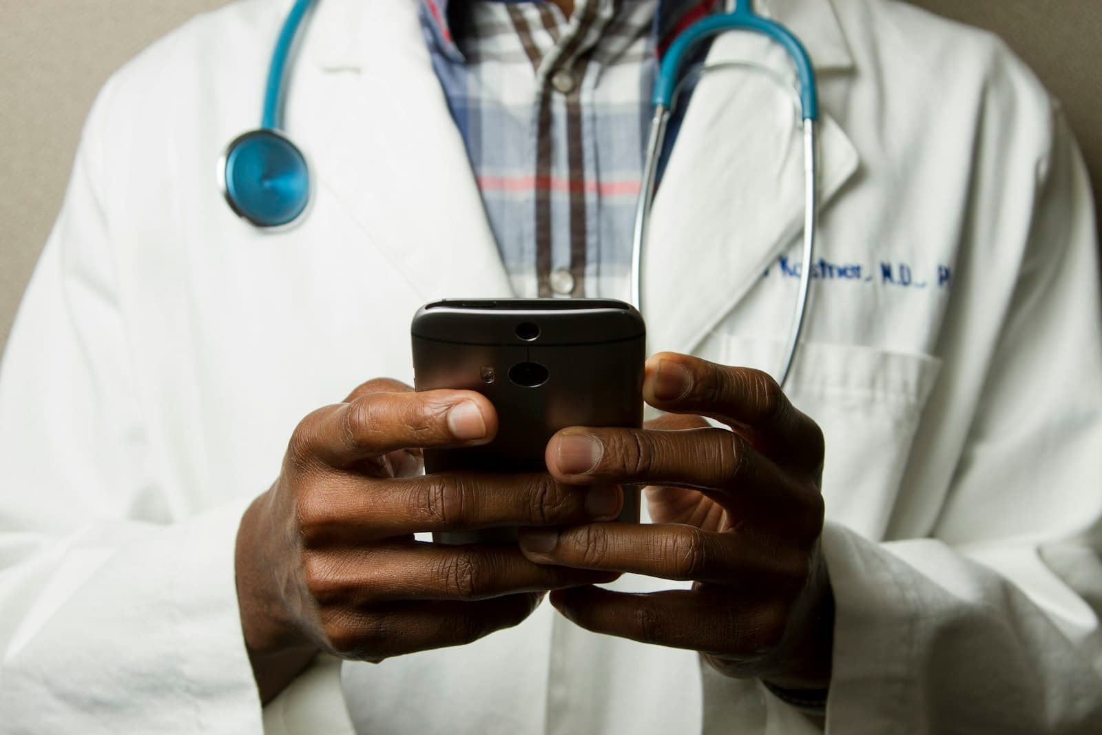 Medical data and research environment representing NHS data analysis (photo on Unsplash)